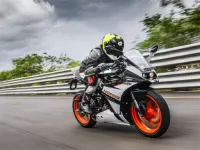 RC 125 Action Puzzle background